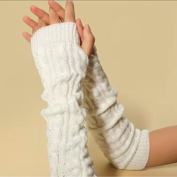 Accessories - NWT 🧤🥶 WARM VEGAN BEIGE-WHITE RIBBED KNIT ARM WARMERS FINGERLESS GLOVES OS
